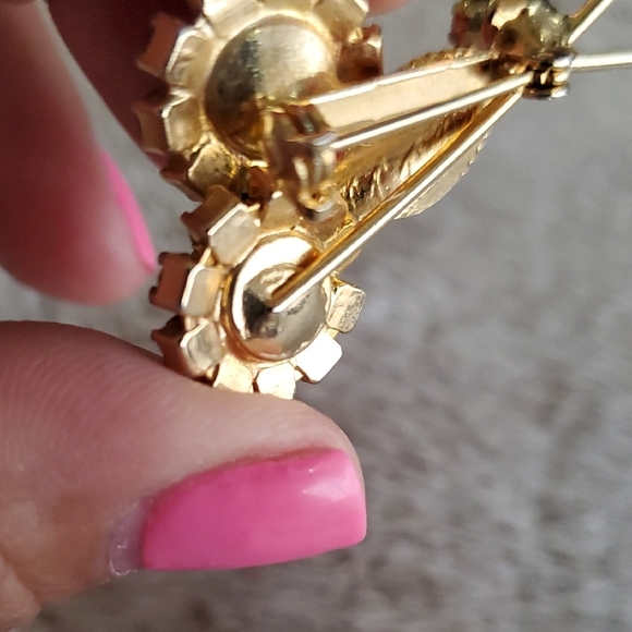 Vintage Green and Gold Floral Bouquet Brooch - Picture 8 of 8